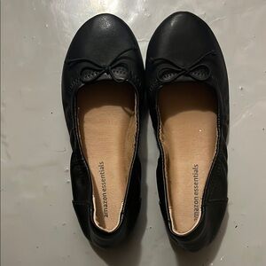 Amazon Essentials Women's Classic Black Loafers